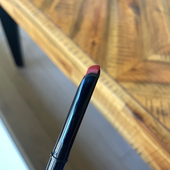 GXVE BY GWEN STEFANI Pout to Get Real Clean Overlining Lip Liner in Say Whatever - Picture 4 of 6